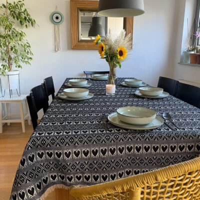 Stolnjak srca etno crni