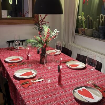 Etno stolnjak crveno srce