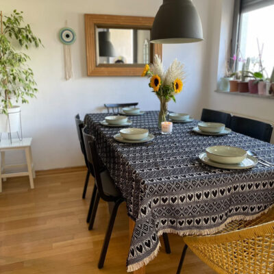 Stolnjak srca etno crni