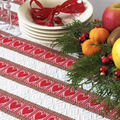 Etno stolnjak crveno bijelo srce