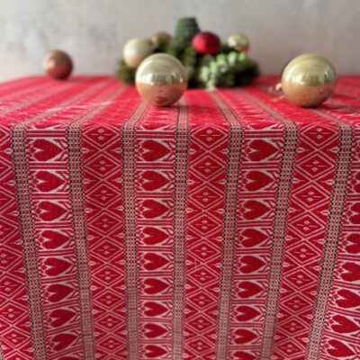 Etno stolnjak crveno srce