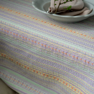 Stolnjak lila pastel