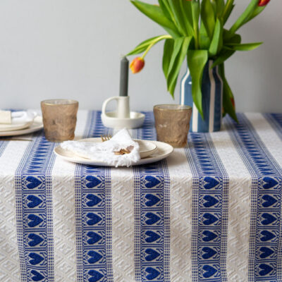 Stolnjak srce plavo bijela