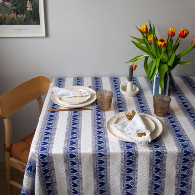 Stolnjak srce plavo bijela